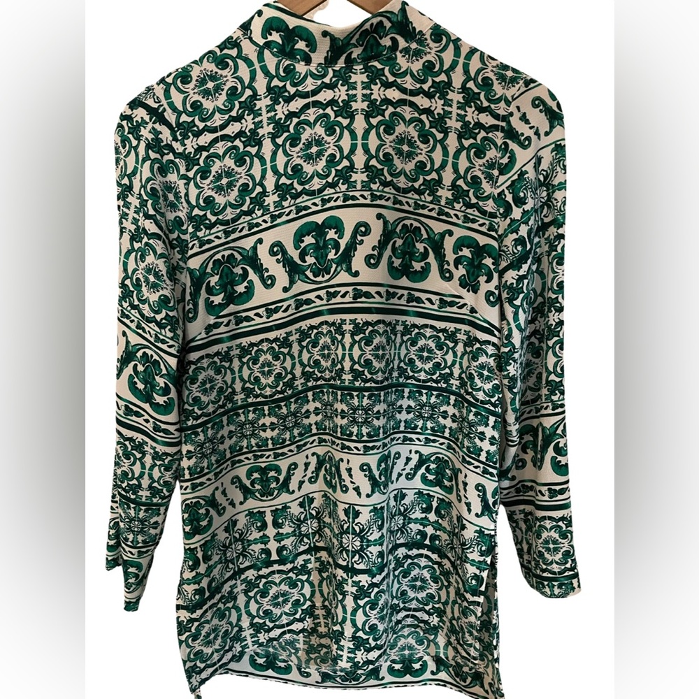 H&M Women’s Print long sleeve flowy green and white shirt
